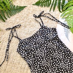 ✨3 for 25✨Daisy bow tie mini dress